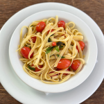 Espaguete com Tomate Confitado e Manjericão